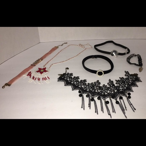 Collars Necklaces Bundle - Picture 3 of 3